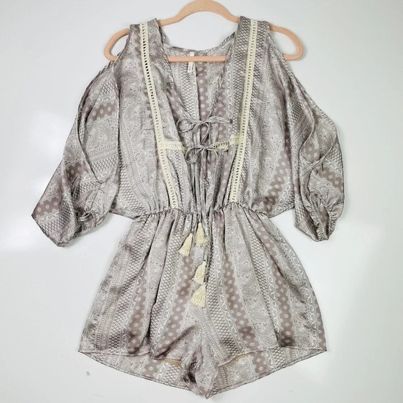 Sage Satin Paisley Nude\Brown‎ Romper Size Small - Picture 1 of 8